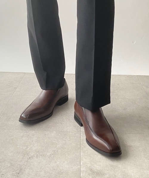 Piedi Nudi（ピエディヌーディ）の「LEON 本革 スリッポン ビジネスシューズ（ドレスシューズ・メンズ・ダークブラウン/ブラック・25.5cm/26.0cm/28.0cm/27.0cm/25.0cm）」の2枚目の写真