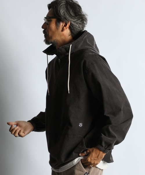 The DUFFER of ST.GEORGE（ザダファーオブセントジョージ）の「SULFUR DYE OXFORD PULLOVER HOODIE SHIRTS：サルファ染め オックスフォード シャツパーカー フードシャツ シャツアウター（パーカー・メンズ・ブラック/グリーン/オレンジ・SMALL/MEDIUM/LARGE/X-LARGE）」の4枚目の写真