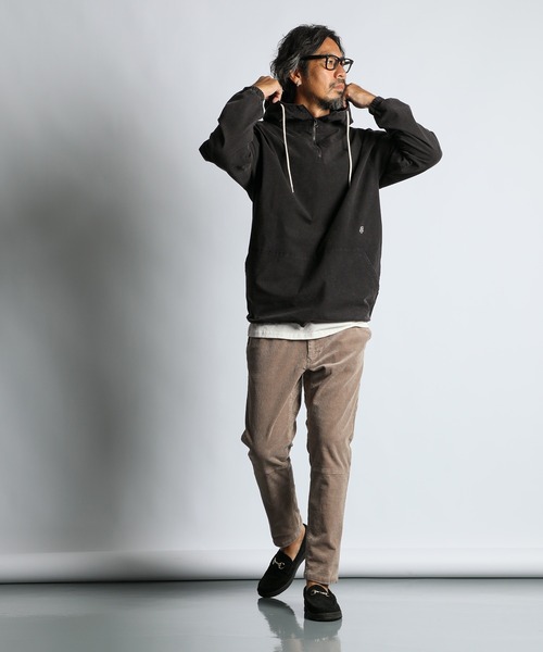 The DUFFER of ST.GEORGE（ザダファーオブセントジョージ）の「SULFUR DYE OXFORD PULLOVER HOODIE SHIRTS：サルファ染め オックスフォード シャツパーカー フードシャツ シャツアウター（パーカー・メンズ・ブラック/グリーン/オレンジ・SMALL/MEDIUM/LARGE/X-LARGE）」の5枚目の写真