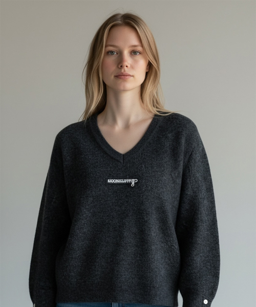 BORN SLIPPY(ボーンスリッピー)の「Muted Zip V-Neck Knit (Charcoal)(ニット/セーター・レディース・その他・FREE)」の1枚目の写真