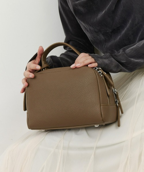 Olu.（オルドット）の「ダブルジップボストンバッグ（ボストンバッグ・レディース・グレイッシュベージュ/ブラック/アイボリー・FREE）」の8枚目の写真