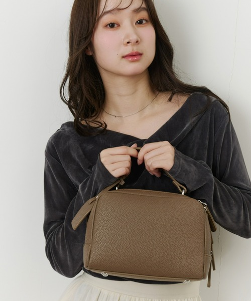 Olu.（オルドット）の「ダブルジップボストンバッグ（ボストンバッグ・レディース・グレイッシュベージュ/ブラック/アイボリー・FREE）」の10枚目の写真