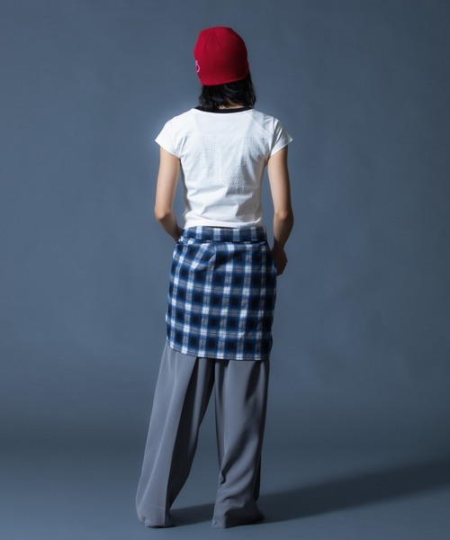 X-girl（エックスガール）の「STUDDED NUMBER S/S BABY TEE（Tシャツ/カットソー・レディース・ブラック/ホワイト/ライトグリーン・S/M）」の21枚目の写真