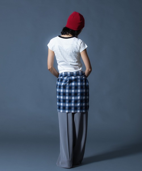 X-girl（エックスガール）の「STUDDED NUMBER S/S BABY TEE（Tシャツ/カットソー・レディース・ブラック/ホワイト/ライトグリーン・S/M）」の22枚目の写真