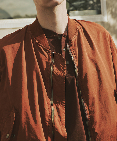 JOURNAL STANDARD（ジャーナルスタンダード）の「オーバー フィット ライト ボンバー ガーメントダイ ブルゾン（MA-1・メンズ・オレンジ/ブラック系その他/ライトブルー・LARGE/MEDIUM）」の12枚目の写真