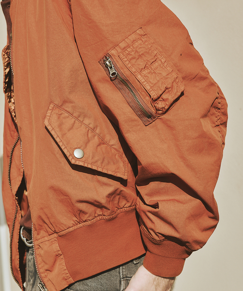 JOURNAL STANDARD（ジャーナルスタンダード）の「オーバー フィット ライト ボンバー ガーメントダイ ブルゾン（MA-1・メンズ・オレンジ/ブラック系その他/ライトブルー・LARGE/MEDIUM）」の13枚目の写真