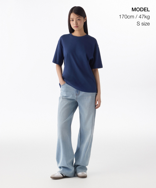 MUSINSA STANDARD WOMAN（ムシンサスタンダードウーマン）の「ウィメンズリラックスフィットクルーネックTシャツ[ミッドナイトブルー]（Tシャツ/カットソー・レディース・その他・LARGE/MEDIUM/SMALL/X-LARGE/X-SMALL）」の2枚目の写真