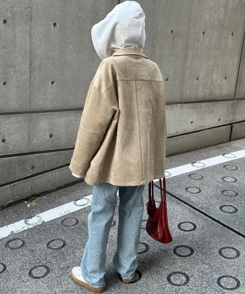 Perushu(ペルーシュ)の「Faux Suede Over Shirt Jacket / フェイクスウェードオーバーシャツジャケット(カバーオール・レディース・ベージュ/ライトグリーン/ブラウン・SMALL/MEDIUM)」の8枚目の写真