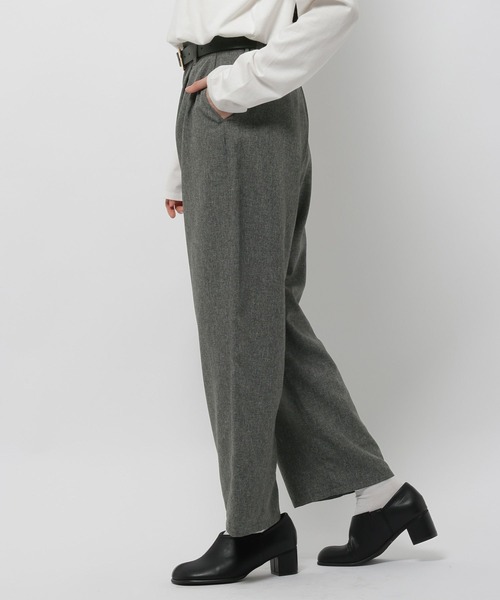 niko and...（ニコアンド）の「タックストレートパンツ（その他パンツ・レディース・ダークブラウン/グレー/チャコール・LARGE/MEDIUM）」の2枚目の写真