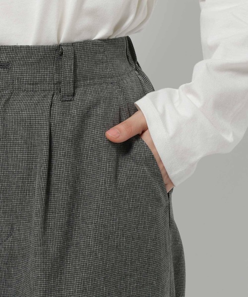 niko and...（ニコアンド）の「タックストレートパンツ（その他パンツ・レディース・ダークブラウン/グレー/チャコール・LARGE/MEDIUM）」の22枚目の写真