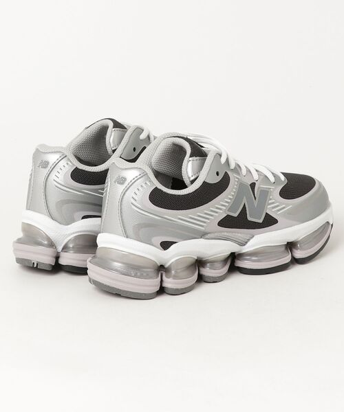 NEW BALANCE(ニューバランス)の「Abzorb 2000(スニーカー・メンズ・シルバー×ブラック・22.5cm/23.0cm/23.5cm/24.0cm/24.5cm/25.0cm/25.5cm/26.0cm/26.5cm/27.0cm/27.5cm/28.0cm/28.5cm/29.0cm/30.0cm)」の4枚目の写真