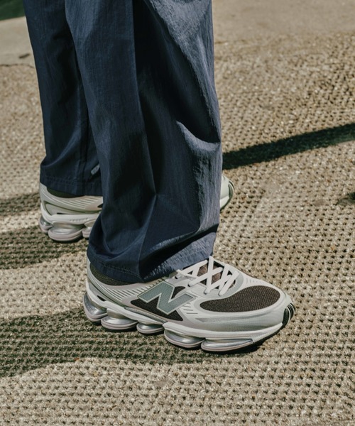 NEW BALANCE(ニューバランス)の「Abzorb 2000(スニーカー・メンズ・シルバー×ブラック・22.5cm/23.0cm/23.5cm/24.0cm/24.5cm/25.0cm/25.5cm/26.0cm/26.5cm/27.0cm/27.5cm/28.0cm/28.5cm/29.0cm/30.0cm)」の6枚目の写真