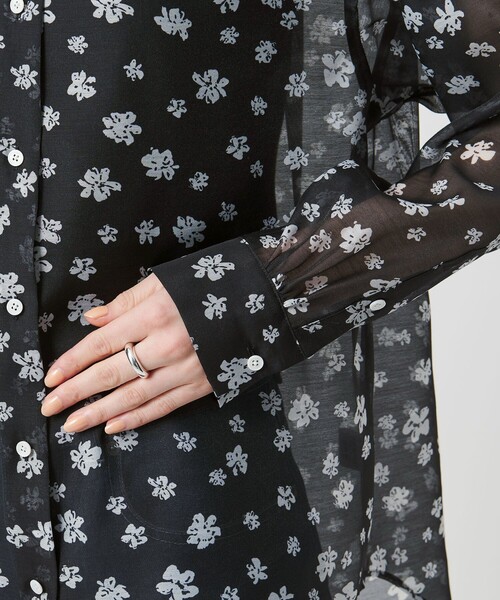 UNITED ARROWS（ユナイテッドアローズ）の「プリント バンドカラー シャツ（シャツ/ブラウス・レディース・ブラック/その他1/ネイビー・FREE）」の21枚目の写真