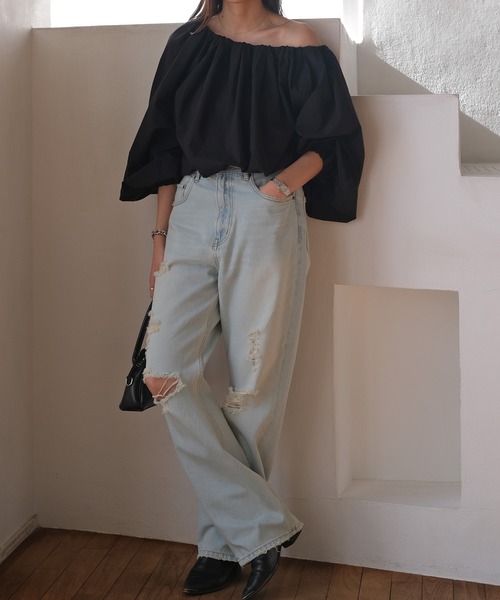 AKTE（アクテ）の「オフショルダーボリュームブラウス（シャツ/ブラウス・レディース・ブラック/ホワイト・FREE）」の4枚目の写真