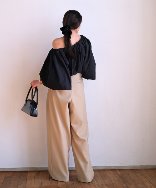 AKTE（アクテ）の「オフショルダーボリュームブラウス（シャツ/ブラウス・レディース・ブラック/ホワイト・FREE）」の9枚目の写真