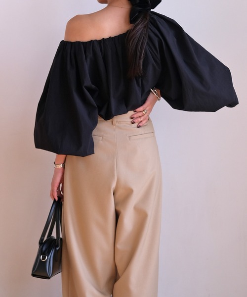 AKTE（アクテ）の「オフショルダーボリュームブラウス（シャツ/ブラウス・レディース・ブラック/ホワイト・FREE）」の11枚目の写真