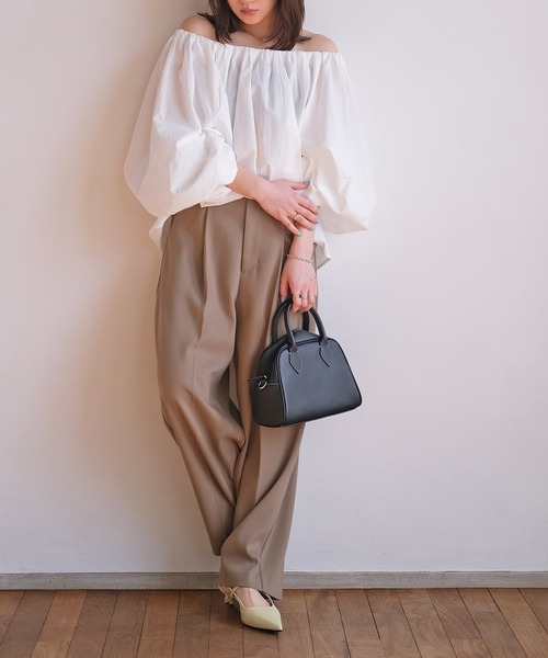 AKTE（アクテ）の「オフショルダーボリュームブラウス（シャツ/ブラウス・レディース・ブラック/ホワイト・FREE）」の17枚目の写真