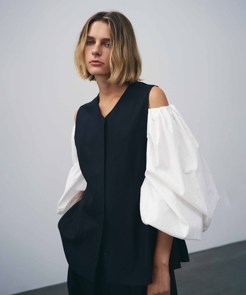 AKTE（アクテ）の「オフショルダーボリュームブラウス（シャツ/ブラウス・レディース・ブラック/ホワイト・FREE）」の21枚目の写真