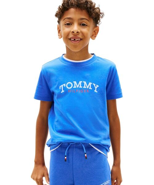 TOMMY HILFIGER(トミーヒルフィガー)の「BOYS モノグラムグラフィックTシャツ(Tシャツ/カットソー・キッズ・レッド/ホワイト/マルチ/ブルー・150cm/130cm/160cm/140cm/120cm)」の2枚目の写真