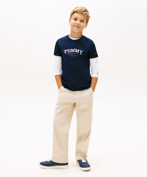 TOMMY HILFIGER(トミーヒルフィガー)の「BOYS モノグラムグラフィックTシャツ(Tシャツ/カットソー・キッズ・レッド/ホワイト/マルチ/ブルー・150cm/130cm/160cm/140cm/120cm)」の6枚目の写真