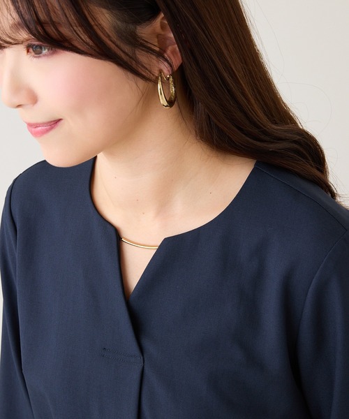 Rose Tiara(ローズティアラ)の「【セットアップ対応】【イージーケア】ストレッチツイルブラウス(シャツ/ブラウス・レディース・ネイビー/ベージュ・46/42/38)」の2枚目の写真