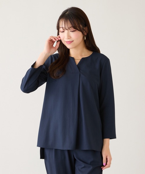 Rose Tiara(ローズティアラ)の「【セットアップ対応】【イージーケア】ストレッチツイルブラウス(シャツ/ブラウス・レディース・ネイビー/ベージュ・46/42/38)」の8枚目の写真