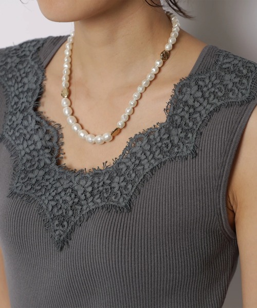 JUSGLITTY（ジャスグリッティー）の「シアーシャツ×レースニットＳＥＴ（ニット/セーター・レディース・チャコールグレー/ホワイト/ピンク/ミント・2）」の6枚目の写真