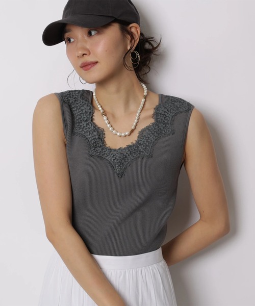 JUSGLITTY（ジャスグリッティー）の「シアーシャツ×レースニットＳＥＴ（ニット/セーター・レディース・チャコールグレー/ホワイト/ピンク/ミント・2）」の7枚目の写真