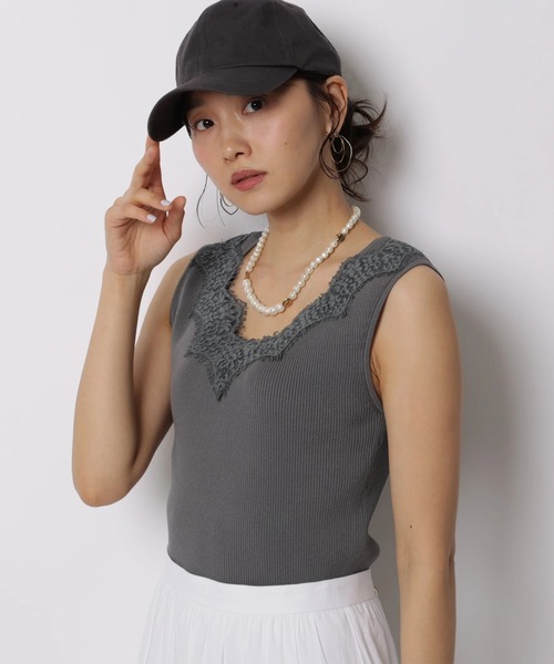 JUSGLITTY（ジャスグリッティー）の「シアーシャツ×レースニットＳＥＴ（ニット/セーター・レディース・チャコールグレー/ホワイト/ピンク/ミント・2）」の8枚目の写真