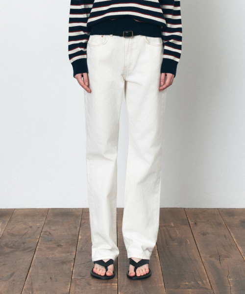 SIYAZU(シヤジュ)の「SIJN6106 ストレートカラムカラー デニム_Ivory(デニムパンツ・レディース・アイボリー・SMALL/MEDIUM/LARGE)」の2枚目の写真