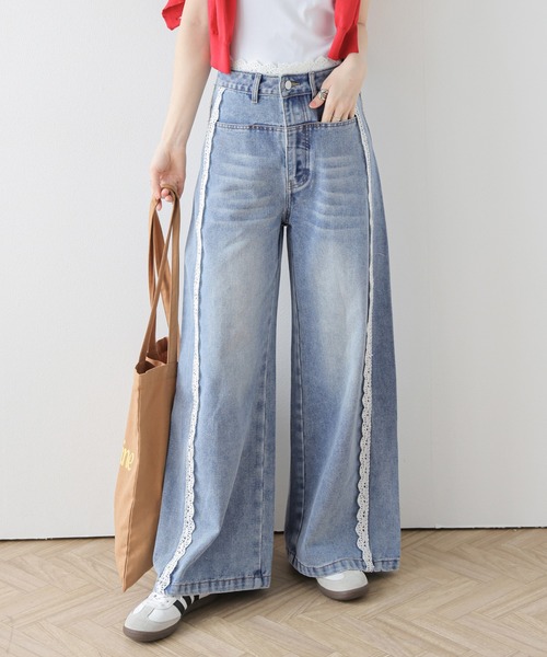 AMELY(エミリー)の「レースデザインワイドデニムパンツ(デニムパンツ・レディース・ライトブルー・M/L)」の4枚目の写真
