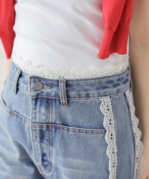 AMELY(エミリー)の「レースデザインワイドデニムパンツ(デニムパンツ・レディース・ライトブルー・M/L)」の10枚目の写真