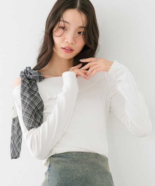 Heather（ヘザー）の「オフショルリボンカットソー　668902（Tシャツ/カットソー・レディース・グレー/オフホワイト/ブラック・FREE）」の2枚目の写真