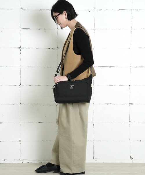 anello（アネロ）の「"02"≪anello GRANDE≫CABIN/キャビン 10ポケット ショルダーバッグ（ショルダーバッグ・レディース・ネイビー/グレイッシュベージュ/ブラック/ダークグレー・ONE SIZE）」の5枚目の写真