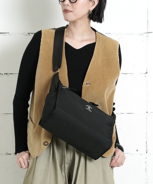 anello（アネロ）の「"02"≪anello GRANDE≫CABIN/キャビン 10ポケット ショルダーバッグ（ショルダーバッグ・レディース・ネイビー/グレイッシュベージュ/ブラック/ダークグレー・ONE SIZE）」の6枚目の写真