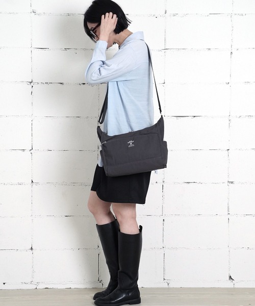 anello（アネロ）の「"02"≪anello GRANDE≫CABIN/キャビン 10ポケット ショルダーバッグ（ショルダーバッグ・レディース・ネイビー/グレイッシュベージュ/ブラック/ダークグレー・ONE SIZE）」の7枚目の写真