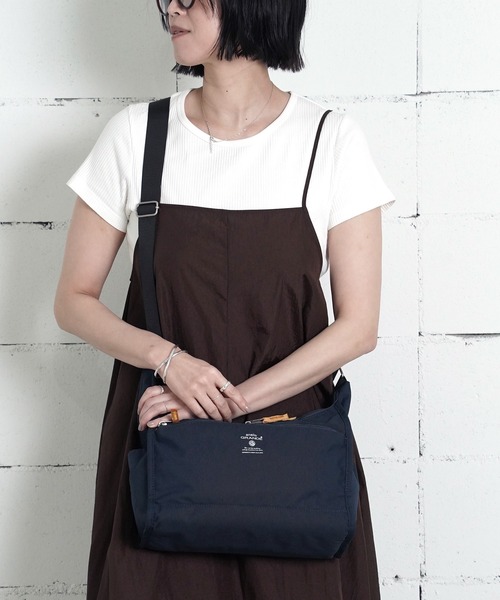 anello（アネロ）の「"02"≪anello GRANDE≫CABIN/キャビン 10ポケット ショルダーバッグ（ショルダーバッグ・レディース・ネイビー/グレイッシュベージュ/ブラック/ダークグレー・ONE SIZE）」の12枚目の写真