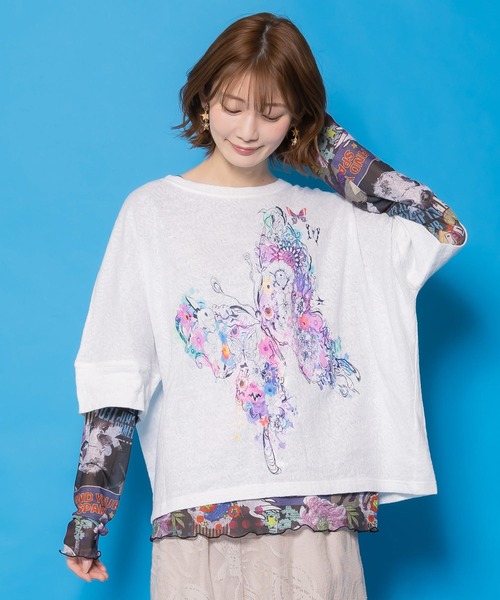 ScoLar(スカラー)の「161647:水彩タッチ花蝶プリントTシャツ(Tシャツ/カットソー・レディース・ブルー/チャコールグレー/オフホワイト・M)」の2枚目の写真