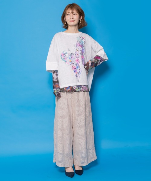 ScoLar(スカラー)の「161647:水彩タッチ花蝶プリントTシャツ(Tシャツ/カットソー・レディース・ブルー/チャコールグレー/オフホワイト・M)」の5枚目の写真