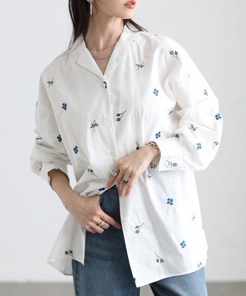Sawa a la mode(サワアラモード)の「花柄刺繍オープンカラーコットンシャツ(シャツ/ブラウス・レディース・ブラック/オフホワイト・FREE)」の2枚目の写真