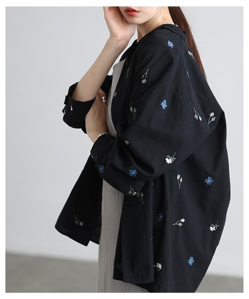 Sawa a la mode(サワアラモード)の「花柄刺繍オープンカラーコットンシャツ(シャツ/ブラウス・レディース・ブラック/オフホワイト・FREE)」の15枚目の写真