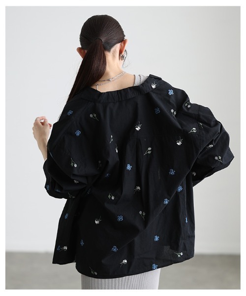 Sawa a la mode(サワアラモード)の「花柄刺繍オープンカラーコットンシャツ(シャツ/ブラウス・レディース・ブラック/オフホワイト・FREE)」の17枚目の写真