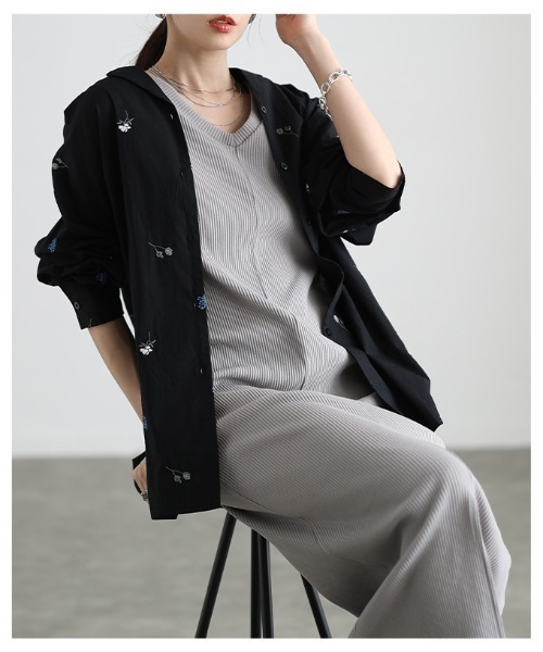 Sawa a la mode(サワアラモード)の「花柄刺繍オープンカラーコットンシャツ(シャツ/ブラウス・レディース・ブラック/オフホワイト・FREE)」の18枚目の写真