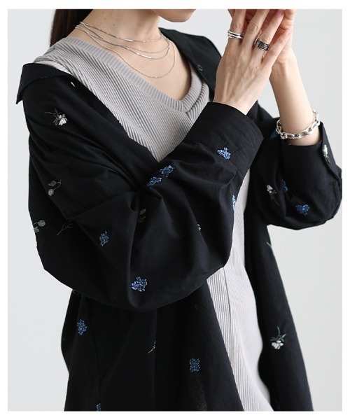 Sawa a la mode(サワアラモード)の「花柄刺繍オープンカラーコットンシャツ(シャツ/ブラウス・レディース・ブラック/オフホワイト・FREE)」の21枚目の写真