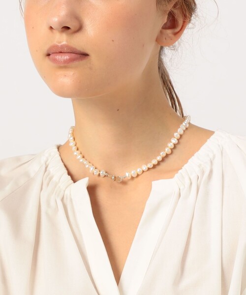 TOMORROWLAND （トゥモローランド）の「PALA HAND END BAROQUE M パールネックレス（ネックレス・レディース・ホワイト系その他・FREE）」の3枚目の写真