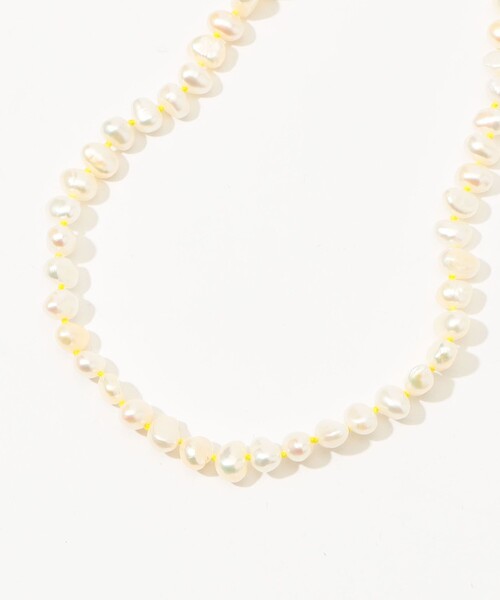 TOMORROWLAND （トゥモローランド）の「PALA HAND END BAROQUE M パールネックレス（ネックレス・レディース・ホワイト系その他・FREE）」の4枚目の写真