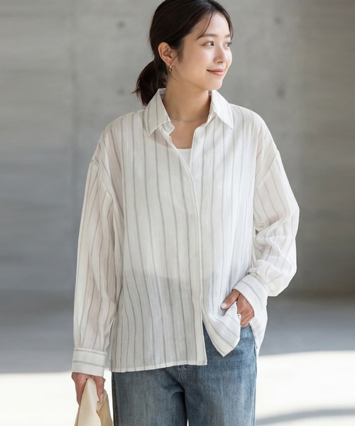 STYLE DELI(スタイルデリ)の「エアリーストライプ柄シャツ(シャツ/ブラウス・レディース・ピンク/ホワイト・FREE)」の2枚目の写真