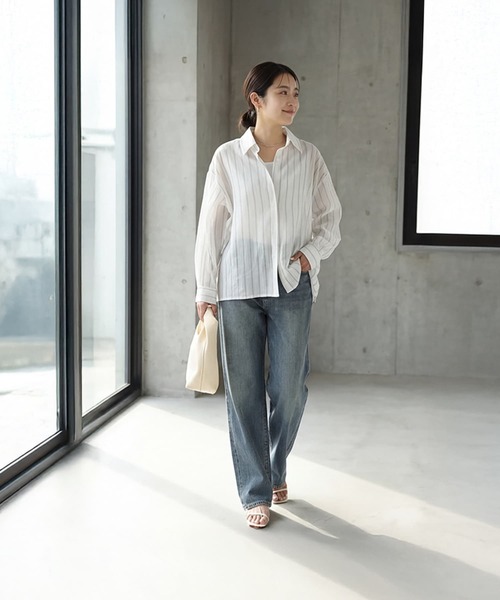 STYLE DELI(スタイルデリ)の「エアリーストライプ柄シャツ(シャツ/ブラウス・レディース・ピンク/ホワイト・FREE)」の3枚目の写真