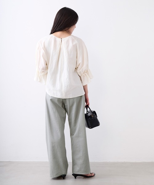 MICA&DEAL（マイカ＆ディール）の「タックスリーブブラウス〈セットアップ対応〉（シャツ/ブラウス・レディース・オフホワイト/チャコールグレー/ブラウン・FREE）」の12枚目の写真