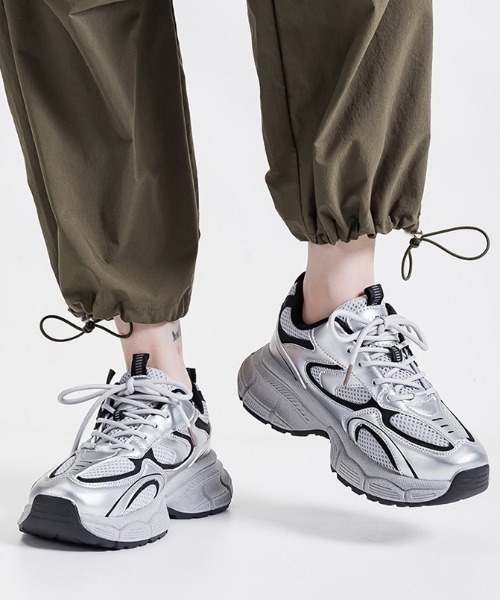 yuue' ( wear )(ユーイ)の「厚底ボリュームダッドスニーカー/スポーツシューズ(スニーカー・レディース・シルバー/ブラック・24.5cm/23.5cm)」の17枚目の写真